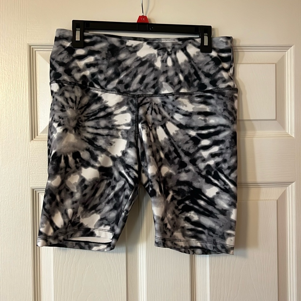 Danskin biker shorts, size L.